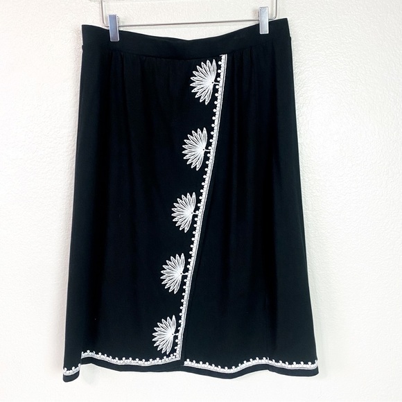 Chico’s Black Embroidered Skirt Size 12 - Picture 1 of 7
